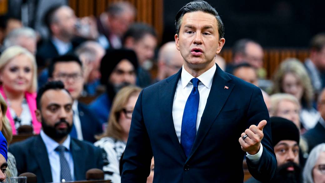 Click to play video: '“Where is he anyway?”: Poilievre says Carney not answering questions after Canada hits recession'