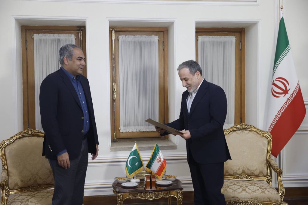 Pakistan Sends Special Letter to Iran's Supreme Leader in Fresh Push for Peace