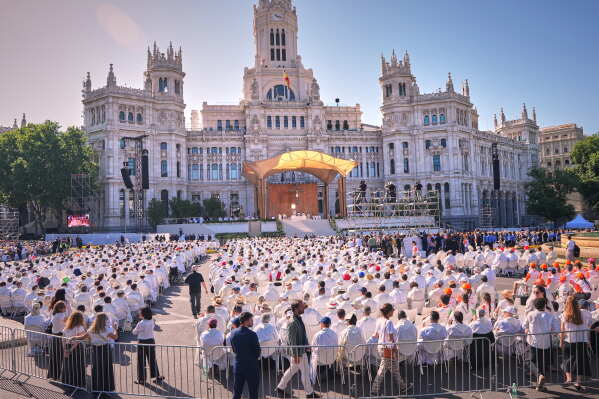 Pope Leo XIV presides over a Mass marking the Catholic feast of Corpus Christi at Plaza de Cibeles in Madrid, Spain, Sunday, June 7, 2026, on the second day of his seven-day apostolic visit to mainland Spain and the Canary Islands. (AP Photo/Manu Fernandez)