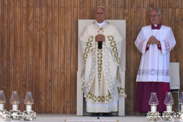 Pope Leo XIV presides over a Mass marking the Catholic feast of Corpus Christi at Plaza de Cibeles in Madrid, Spain, Sunday, June 7, 2026, on the second day of his seven-day apostolic visit to mainland Spain and the Canary Islands. (AP Photo/Manu Fernandez)