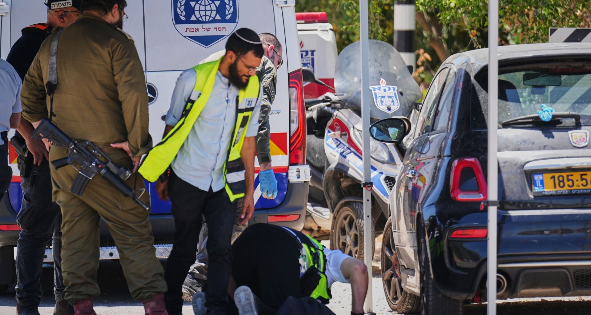 Arab attacker opens fire in central Israel, killing 1 and wounding 5