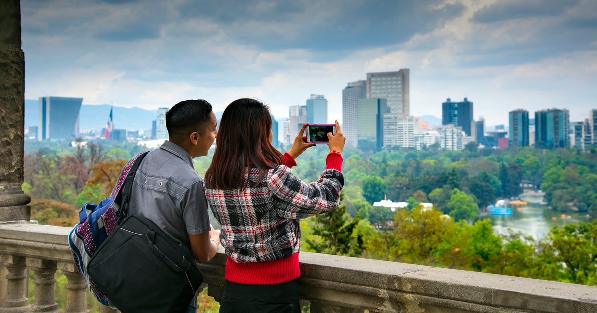 How Not To Look Like An American Tourist Abroad