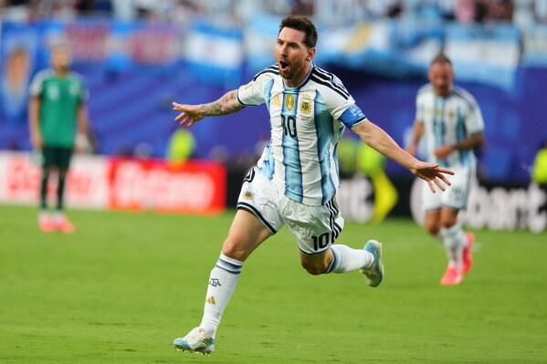 Argentina's Lionel Messi (10) celebrates after scoring the opening goal during the World Cup Group J soccer match between Argentina and Algeria in Kansas City, Mo., Tuesday, June 16, 2026. (AP Photo/Ed Zurga)