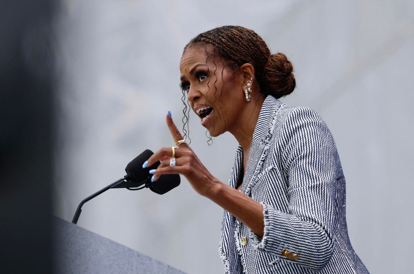 Michelle Obama Draws Laughs After Noting Husband Won ‘A Peace Prize’