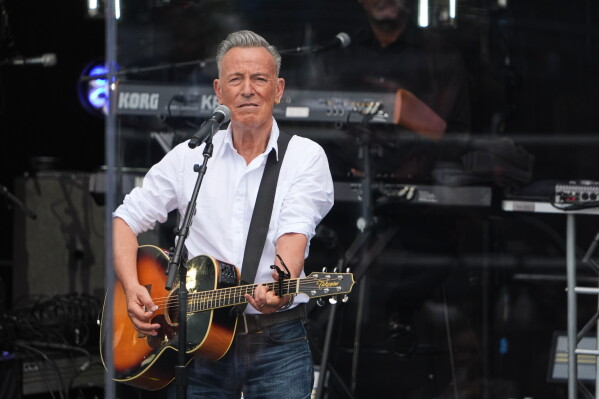 Bruce Springsteen performs during the dedication ceremony for the Obama Presidential Center, Thursday, June 18, 2026, in Chicago. (AP Photo/Jeff Roberson)