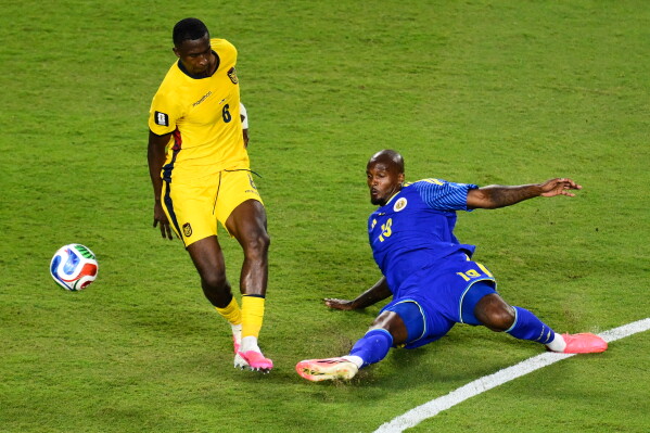 Curaçao's Gervane Kastaneer (19) and Ecuador's Willian Pacho (6) battle for the ball during the World Cup Group E soccer match between Ecuador and Curacao in Kansas City, Mo., Saturday, June 20, 2026. (AP Photo/Reed Hoffmann)