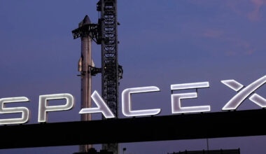 SpaceX stock dips below $150 debut before rebounding