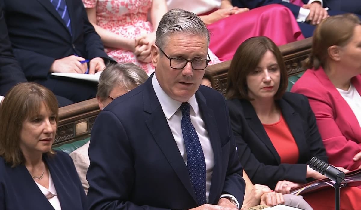 Burnham looms large at PMQs: Badenoch mocks Starmer for Labour axing him for 'pair of eyelashes and a T-shirt' - London Evening Standard