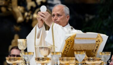 Pope at Consistory Opening Mass: War is never blessed by God