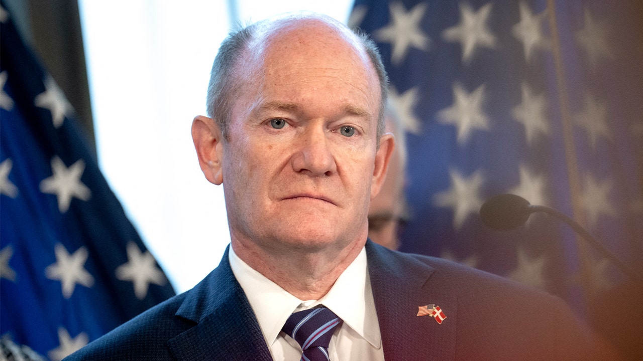 Top Democrat lawmaker injured in car crash