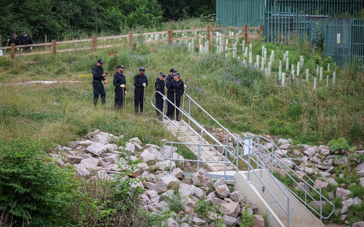 Search teams at Clifton Country Park