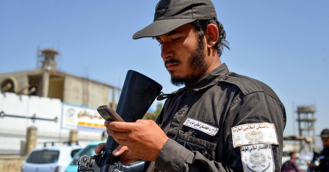 Afghanistan Issues Ban on Smartphones for Civil Servants and Military
