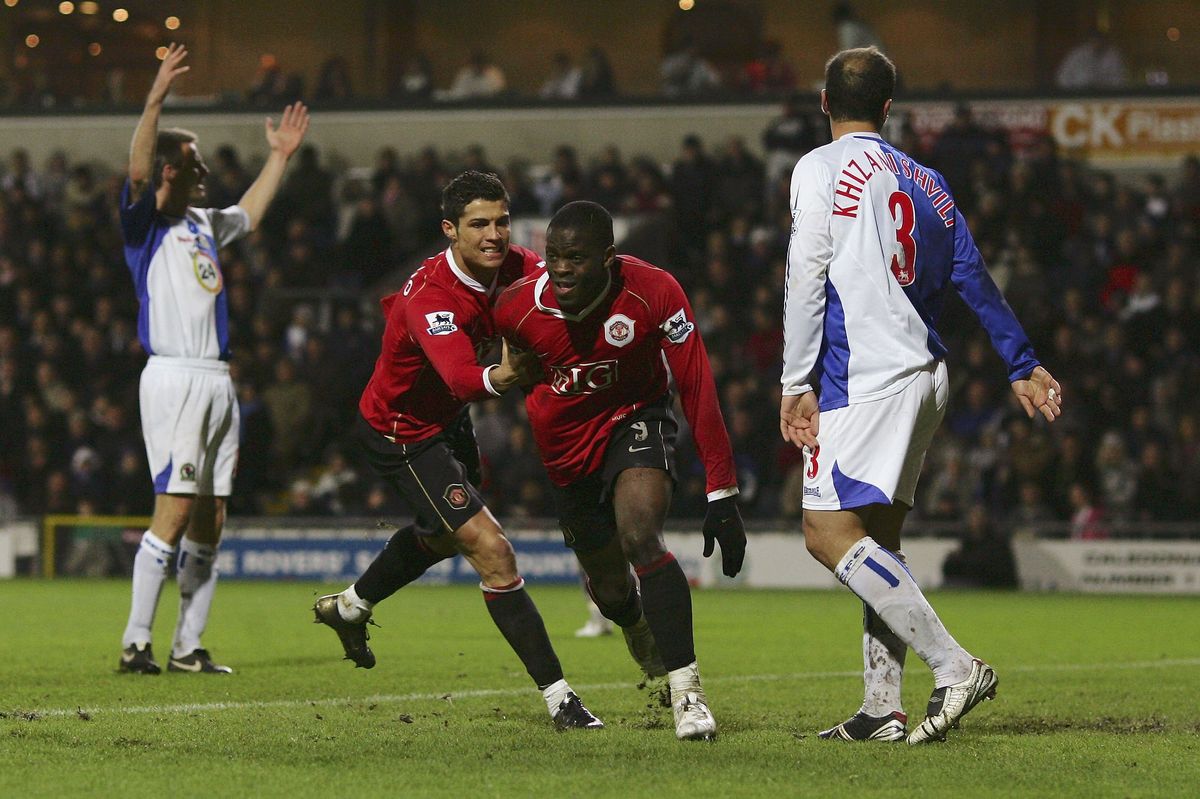 Cristiano Ronaldo celebrates with Louis Saha