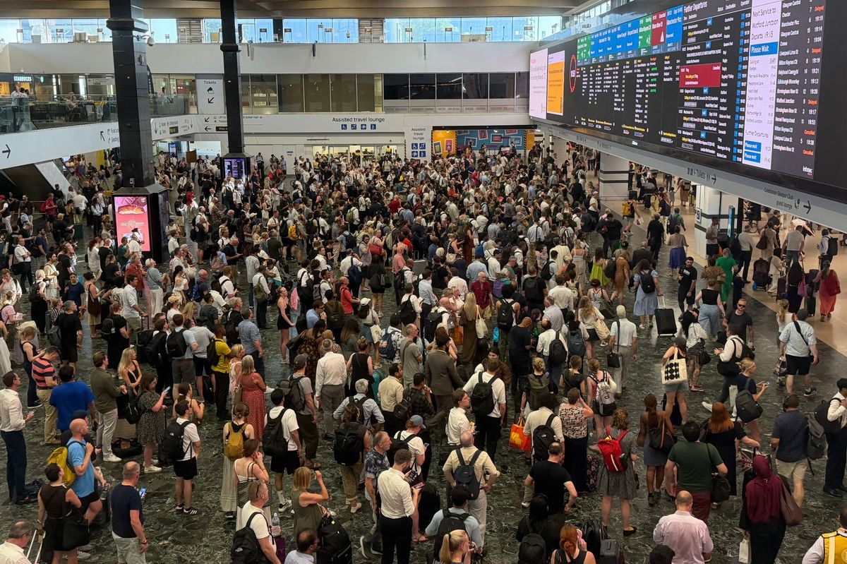 A chaotic Euston station