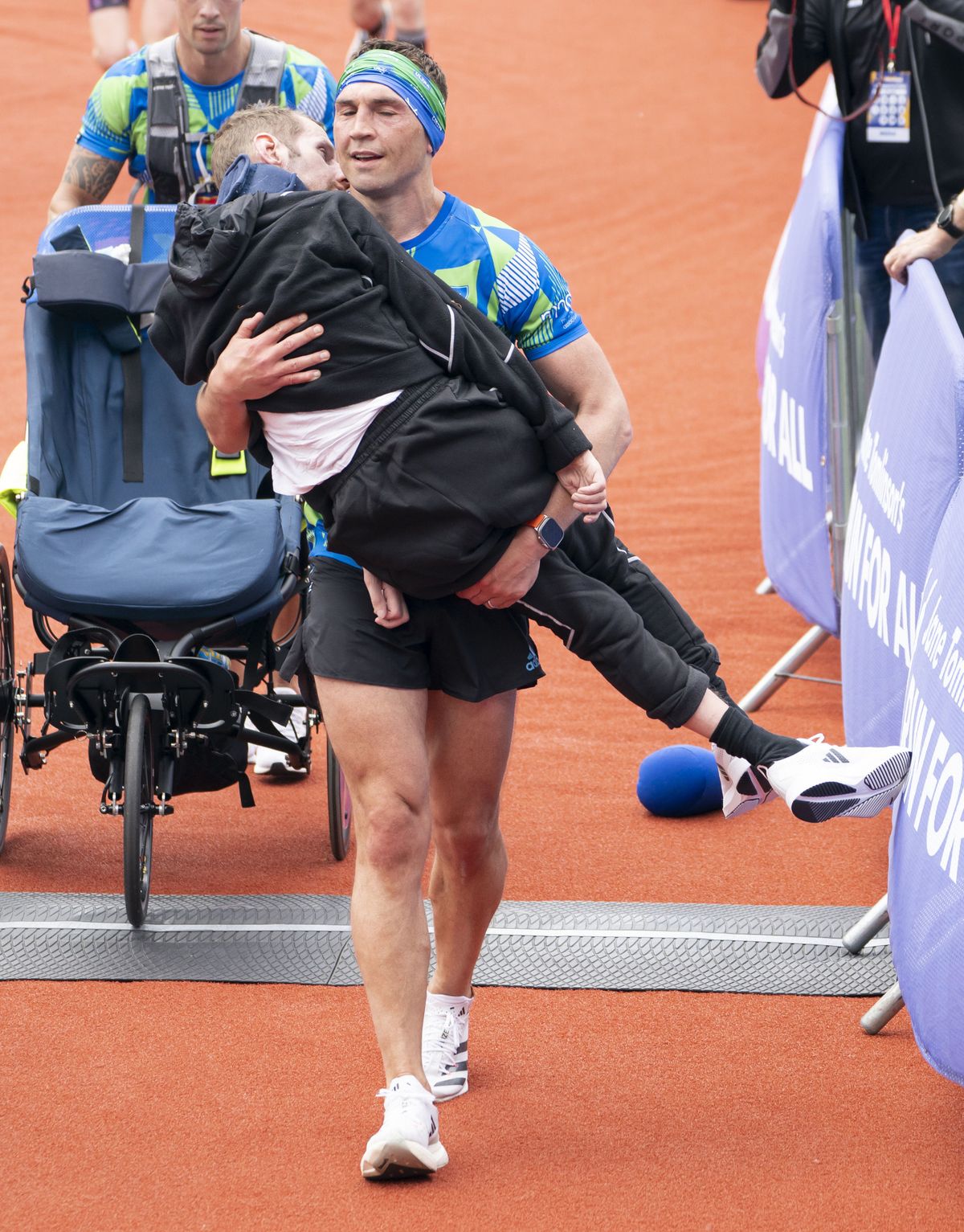 Sinfield carried Burrow over the finish line of the 2023 Rob Burrow Leeds Marathon