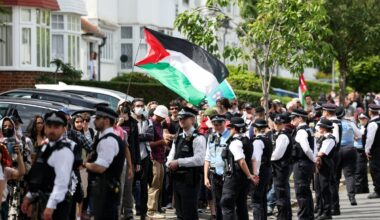 15 arrested after clashes at protest outside London synagogue