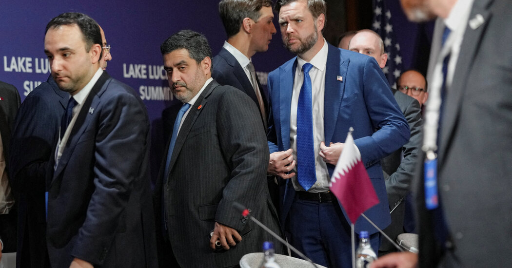 Mideast Live Updates: Strains Emerge on First Day of U.S.-Iran Talks