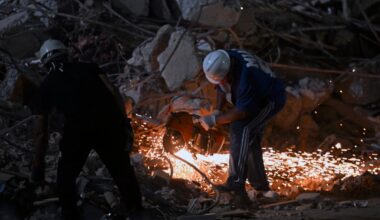 Venezuela earthquake death toll soars to at least 920 as US military assists with aid efforts