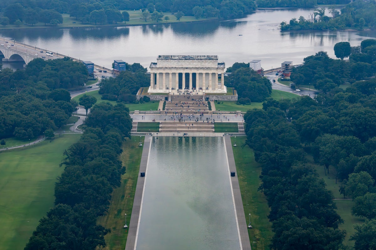 Device installed to help keep Trump’s Reflecting Pool clear of algae was never used on a pool: report