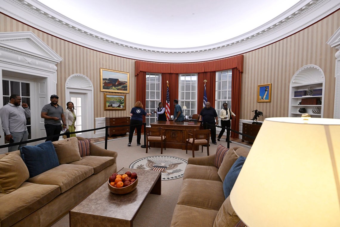 Oval office replica