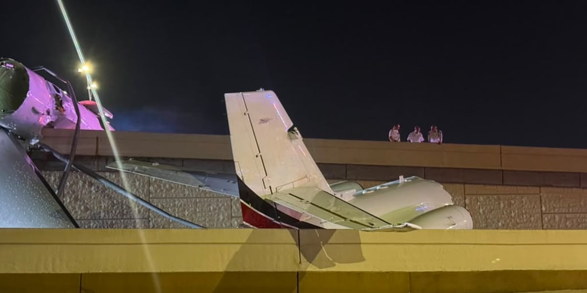 Plane crash reported on loop near Saunders, Clark in Laredo