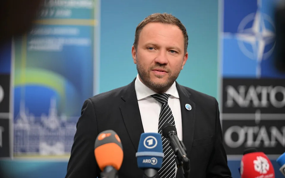 Margus Tsahkna, Estonia's foreign minister, warned that Putin would 'push these people to Europe'
