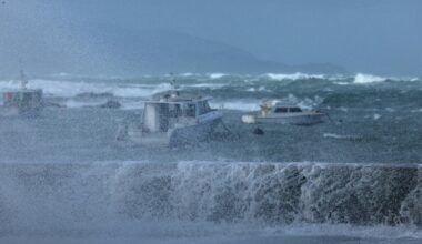 Hundreds evacuated as waves batter New Zealand capital