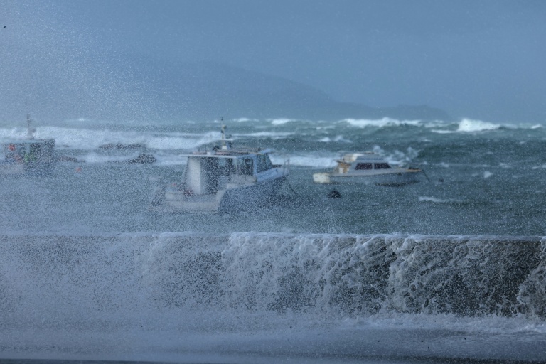 Hundreds evacuated as waves batter New Zealand capital