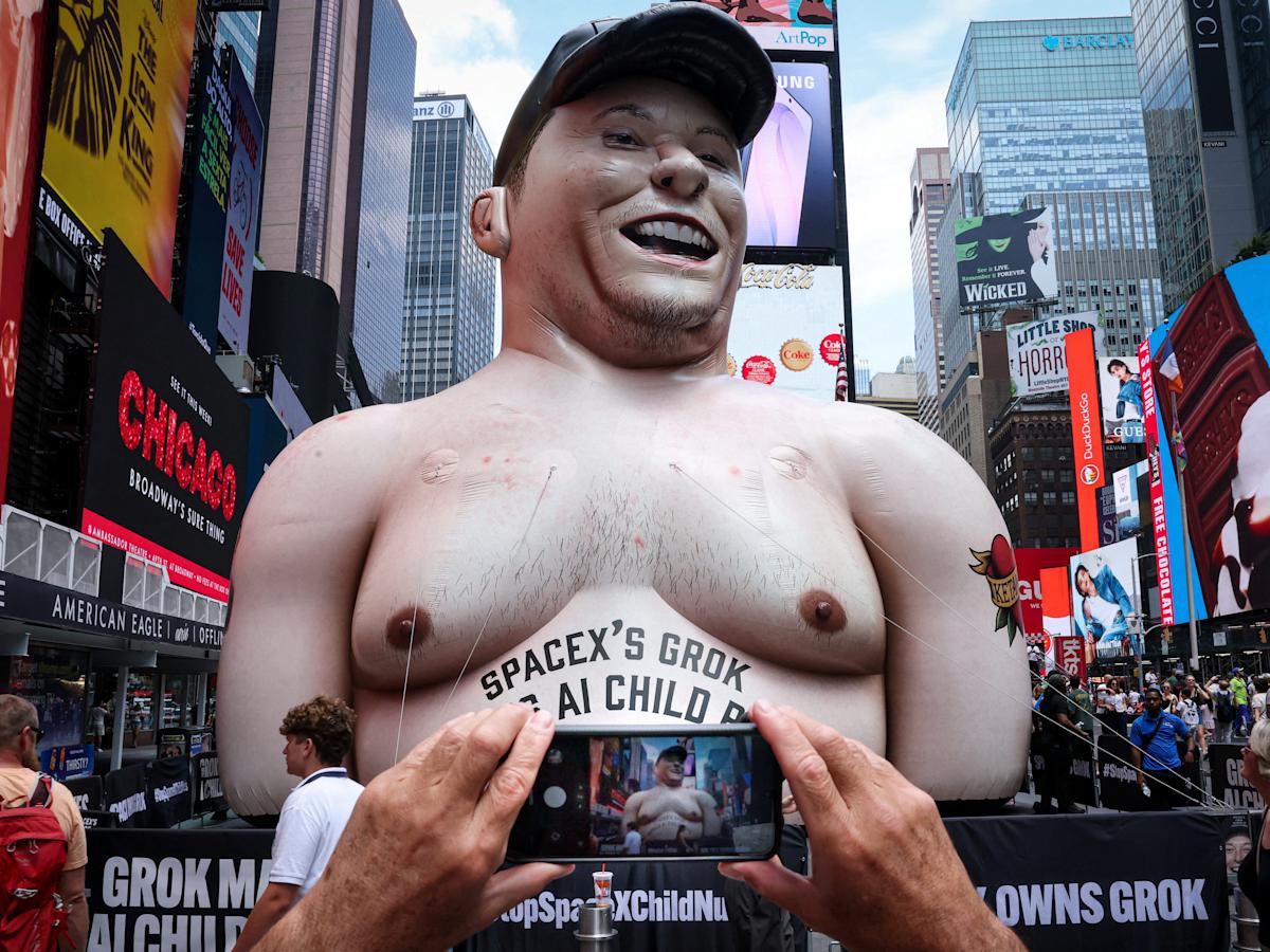 Giant inflatable Elon Musk appears in Times Square one day before SpaceX IPO, with a scathing message for its CEO