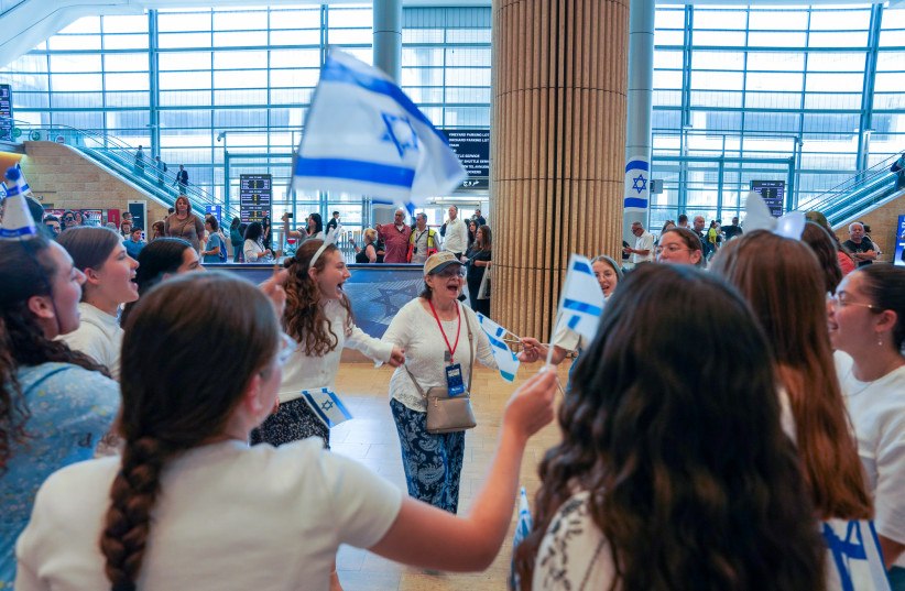 New Olim celebrate arrival in Israel
