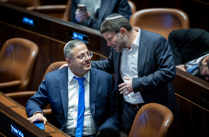 (L-R): National Security Minister Itamar Ben-Gvir and Finance Minister Bezalel Smotrich seen in the Knesset plenum, December 29, 2022