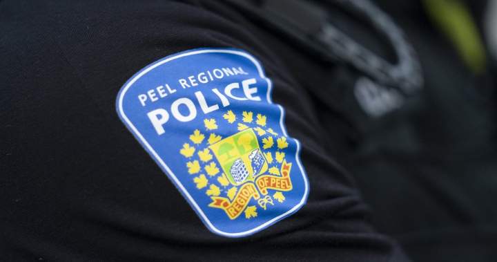 Two dead after two-vehicle crash closes major Brampton intersection - Global News