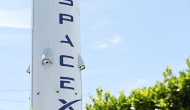 Buy or Stand by? What Investing Pros Are Saying About the SpaceX IPO