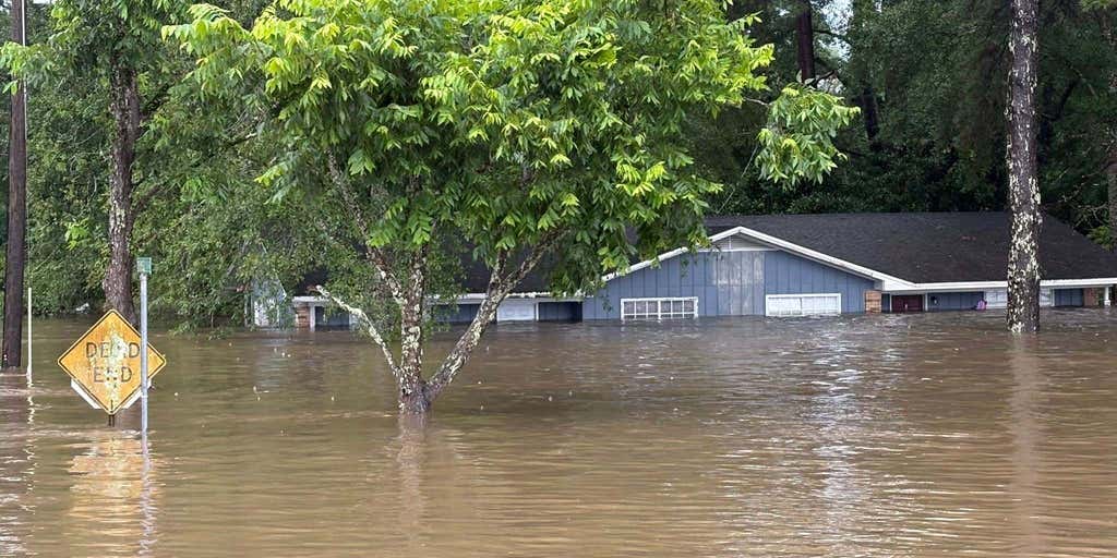 Road worker killed in Mississippi while assisting in storm cleanup operations