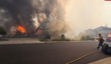 1 dead, 12 homes destroyed after wildfire breaks out in Washington