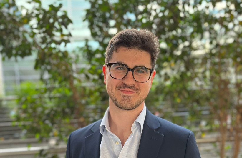 Ben Hayton holds a master’s degree in government from Reichman University with specialization in homeland security. During the war, he has served multiple rounds of reserve duty.