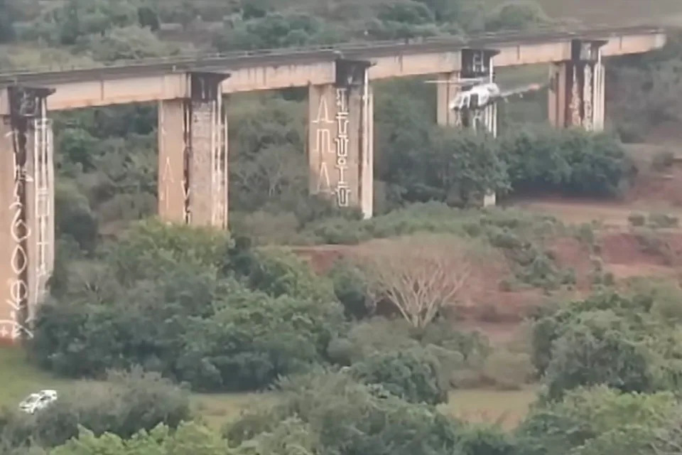 Woman, 21, dies after staff allegedly forget to attach rope during bungee jump in BrazilCredit: g1