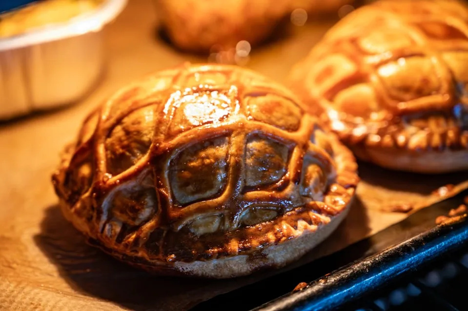 A pulled chicken Wellington. barmalini – stock.adobe.com