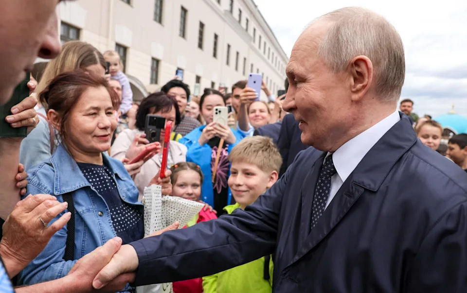 Vladimir Putin meets with people in the Kazan Kremlin in Kazan