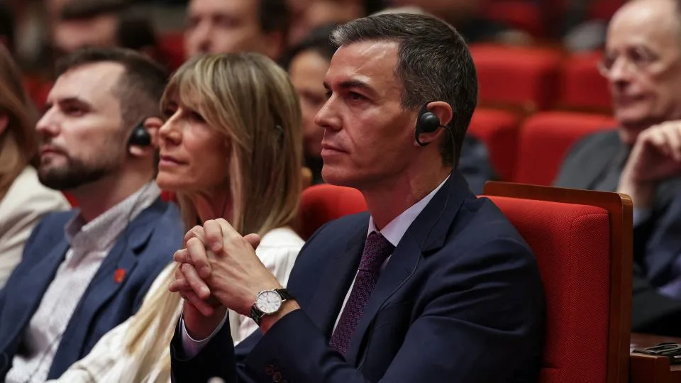 Spanish Prime Minister Pedro Sánchez (C), and his wife Begoña Gómez attend a speech at Tsinghua University, in Beijing, China, in April, 2026. - Andres Martinez Casares/Pool/Reuters