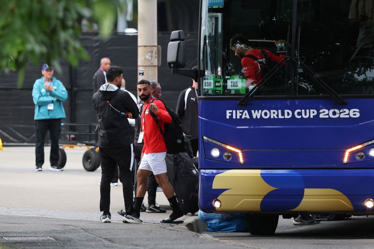 SEATTLE, WASHINGTON - JUNE 25: Mohamed Salah #10 of Egypt waves to fans as he arrives for a training session one day ahead of the FIFA World Cup 2026 Group G match between Egypt and IR Iran at Seattle Stadium on June 25, 2026 in Seattle, Washington. Soobum Im/Getty Images/AFP (Photo by Soobum Im / GETTY IMAGES NORTH AMERICA / Getty Images via AFP)
