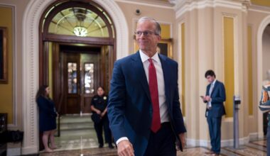 US lawmakers in the dark on Iran deal as Trump says he will send it to Congress