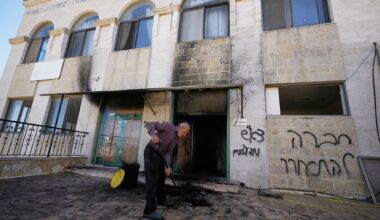 Settlers set fire to two West Bank mosques overnight