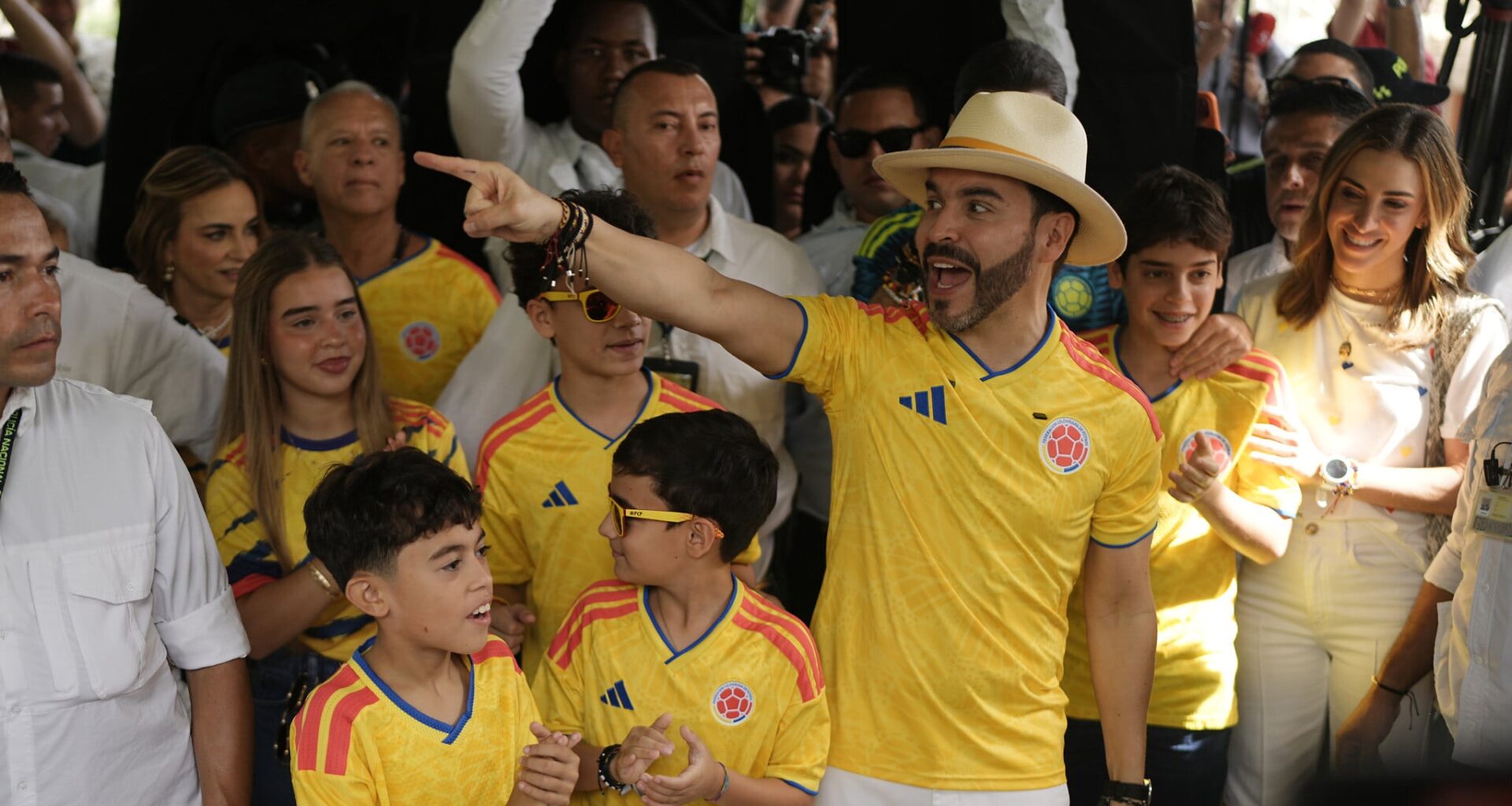 Pro-Israel candidate holds razor-thin lead in Colombia's election; rival challenges vote