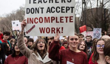 Canadian teachers’ groups condemn use of notwithstanding clause