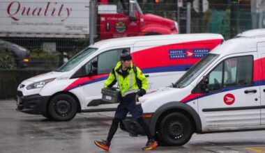Canada Post workers accept new contract with 85 per cent in favour - National