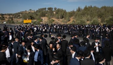 Rush-hour traffic blocked, drivers warned away, as major Haredi protests jam central Israel