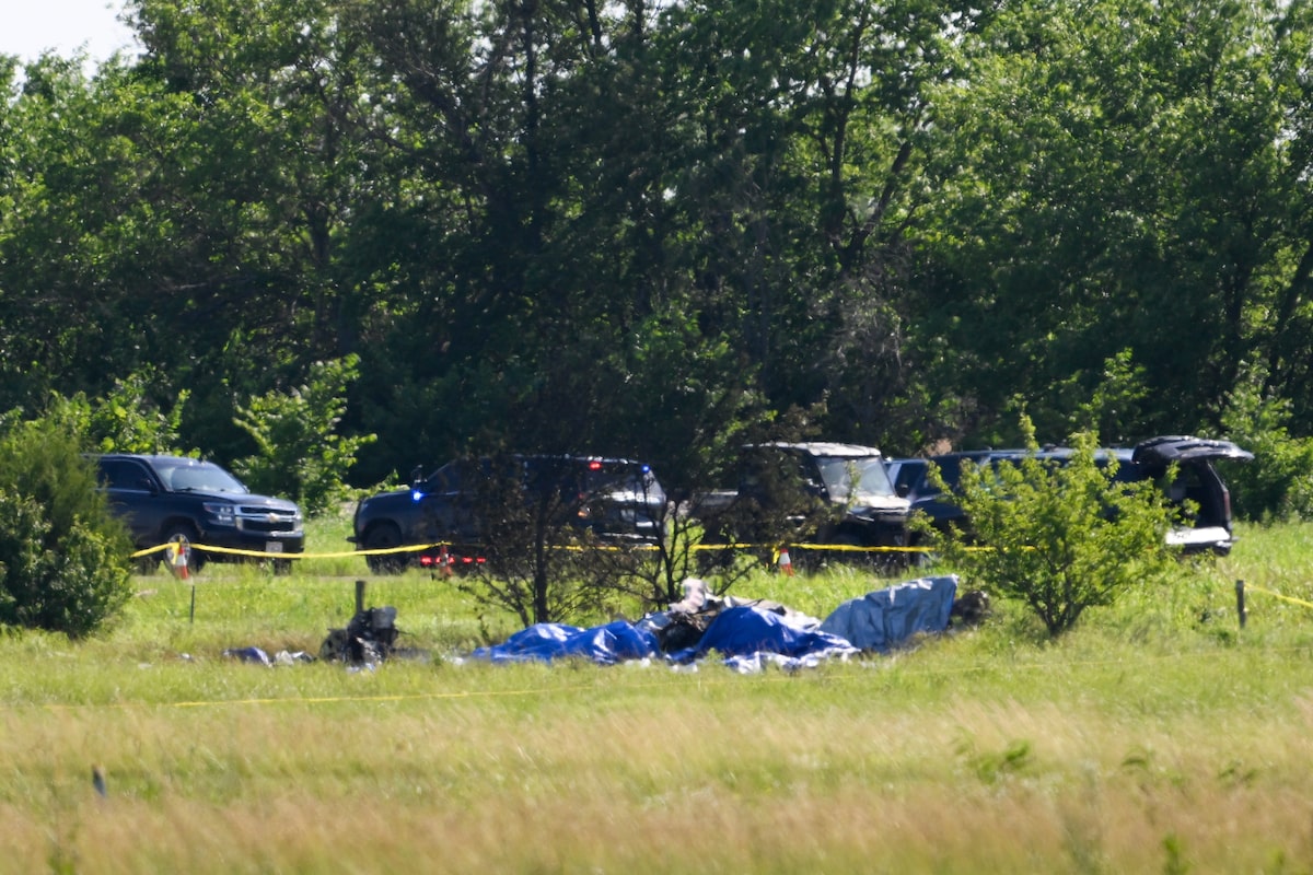 Pilot and 11 passengers killed in Missouri skydiving plane crash, authorities say