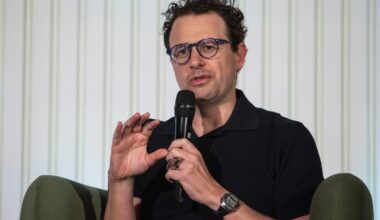 A warning from Amazon reportedly led the White House to shut down Anthropic's Mythos model