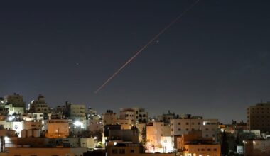 Markets face triple threat of Iran war reigniting, AI bubble popping, and Fed rates rising